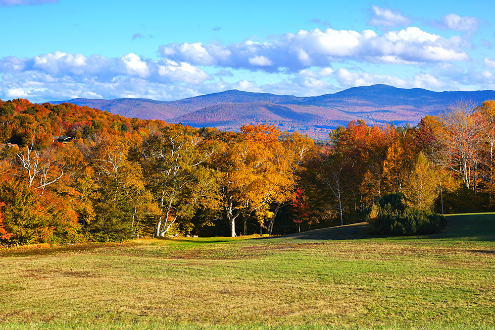 A scenic picture of Vermont in the fall.